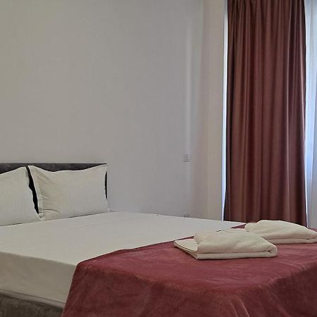 Relax Home Apartment Q Яш Екстериор снимка