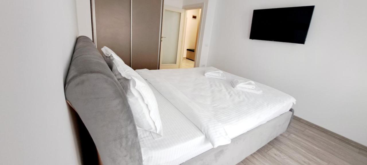 Relax Home Apartment Q Яш Екстериор снимка