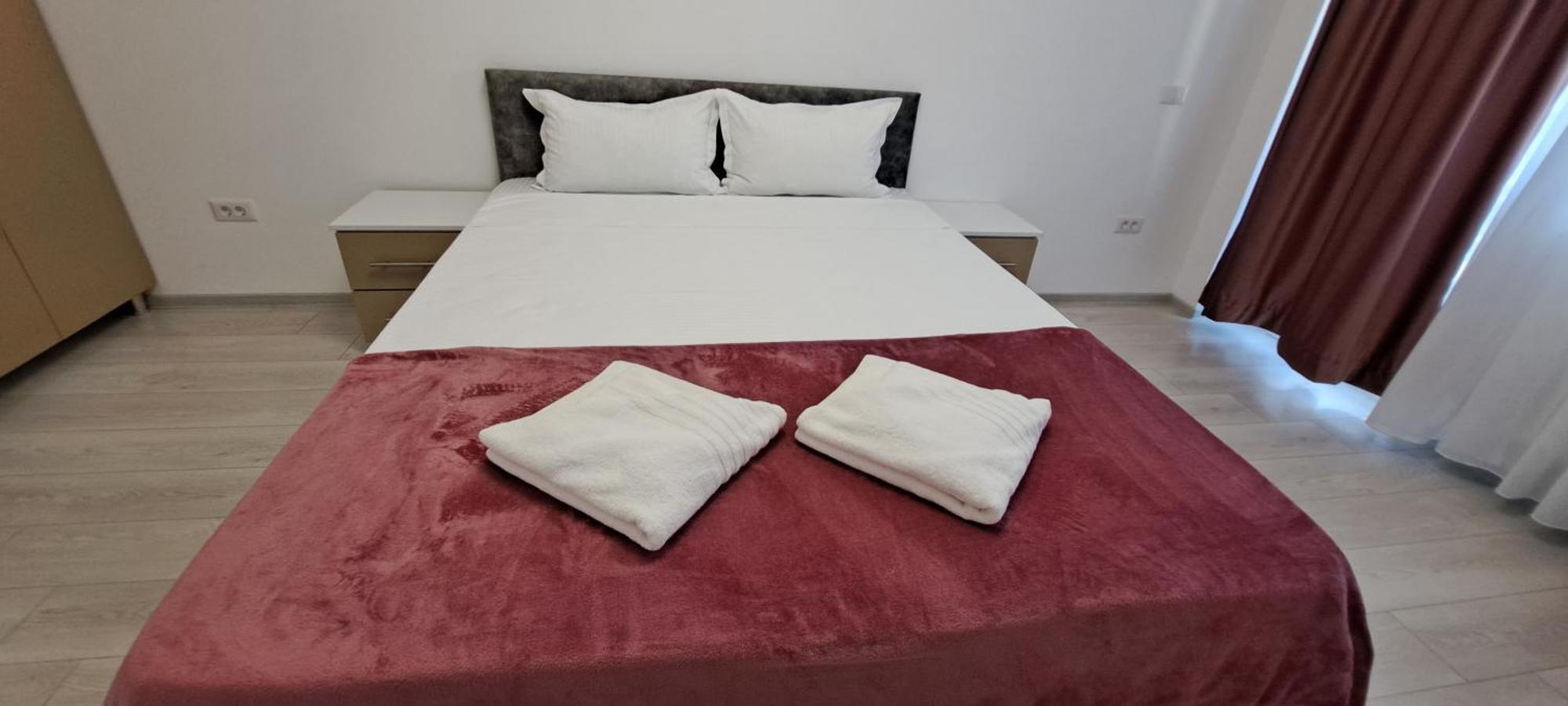 Relax Home Apartment Q Яш Екстериор снимка